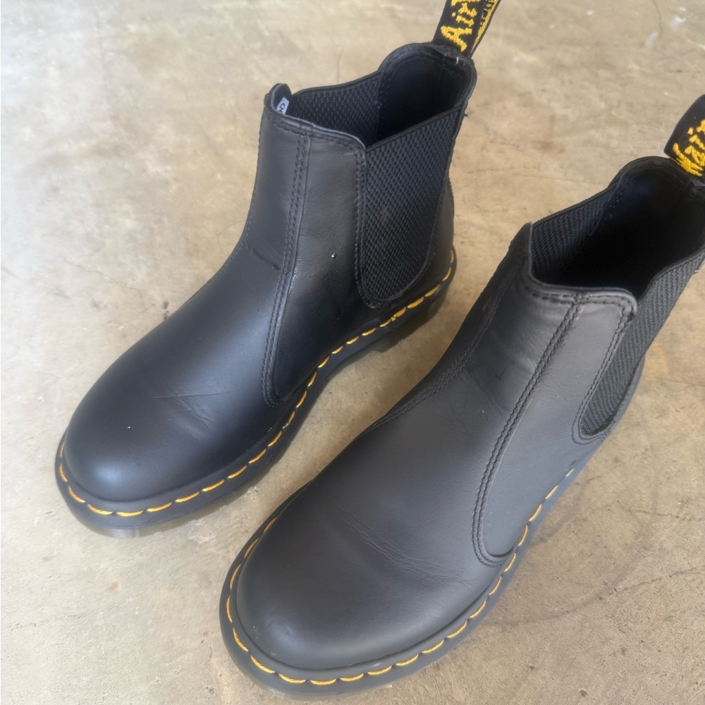 Dr. Martens 2976 Chelsea Boots. Size 6